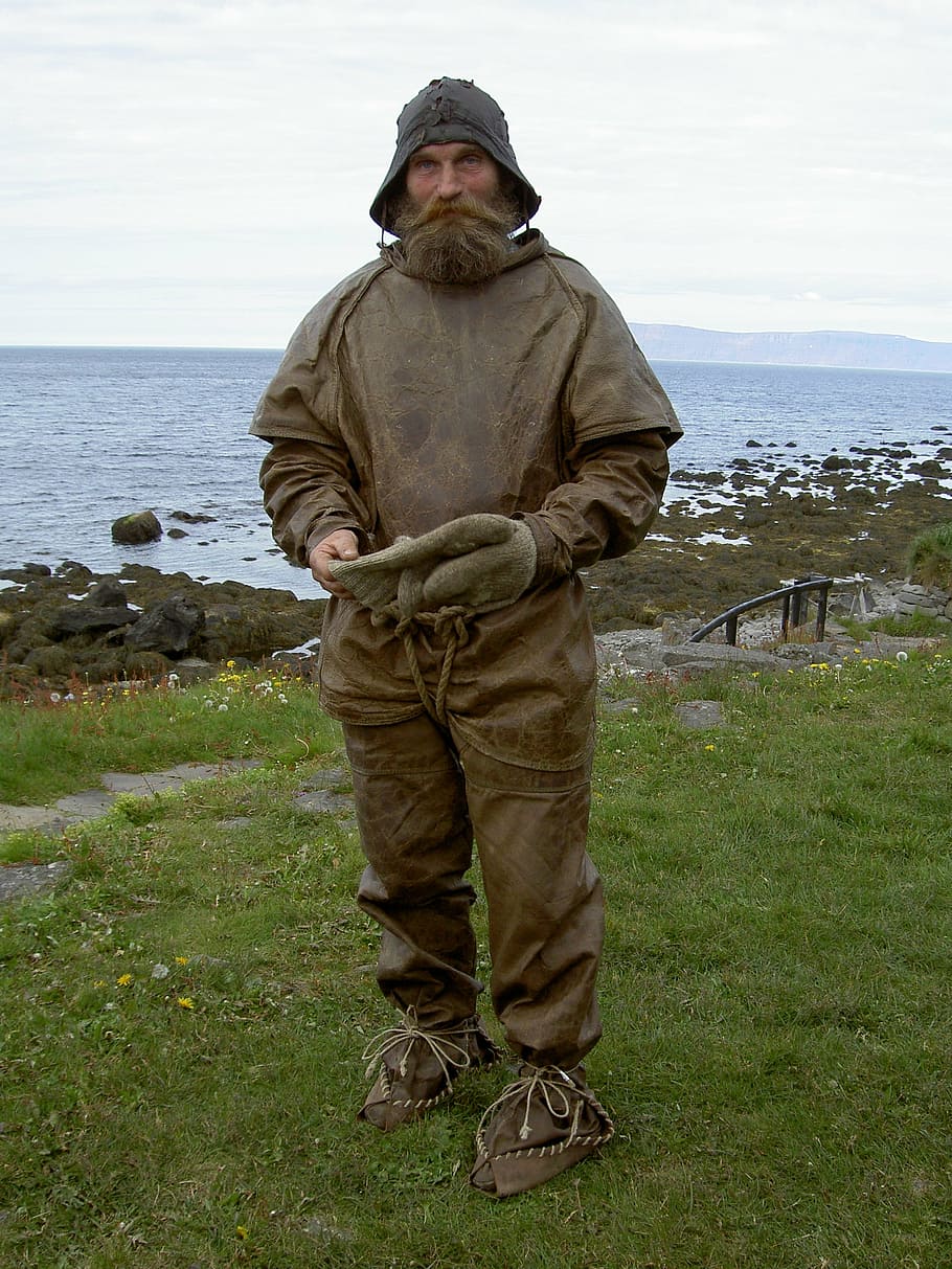 man, wearing, gray, overalls, standing, green, gass, fischer, iceland, historically