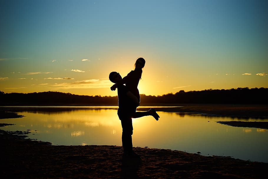silhouette photography, man, carrying, woman, lake, couple, hug, together, couple hugging, girlfriend