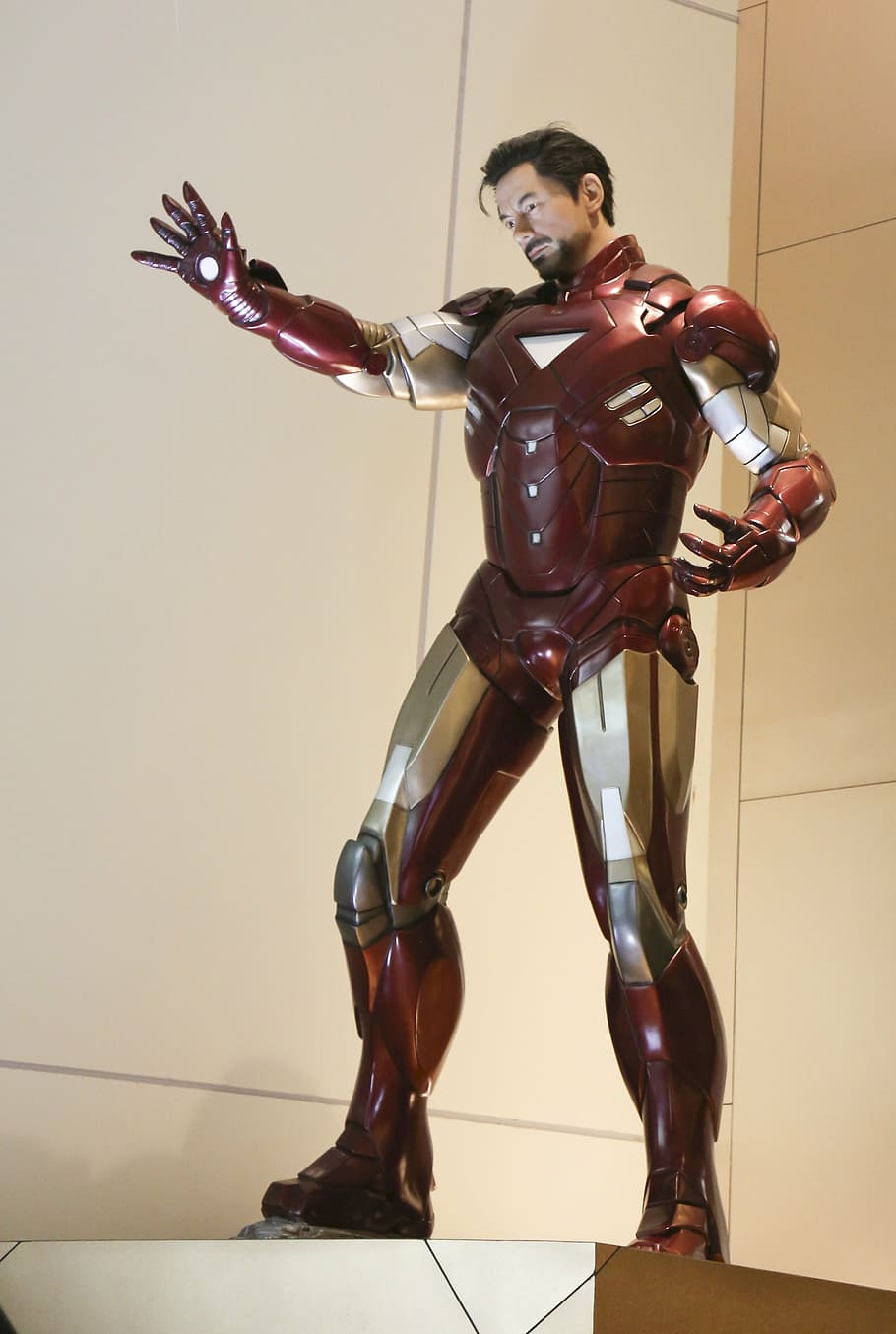 iron man, mannequin, movies, hero, full length, one person, indoors, lifestyles, portrait, real people