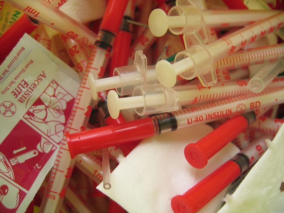 clear, red, syringe lot, insulin, insulin syringe, syringe, medical, diabetes, cannula, medicine