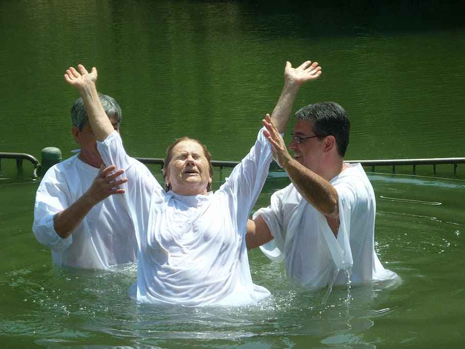 mulher, dois, homens, corpo, agua, Batismo, Cristianismo, Rio Jordão, Israel, batizando
