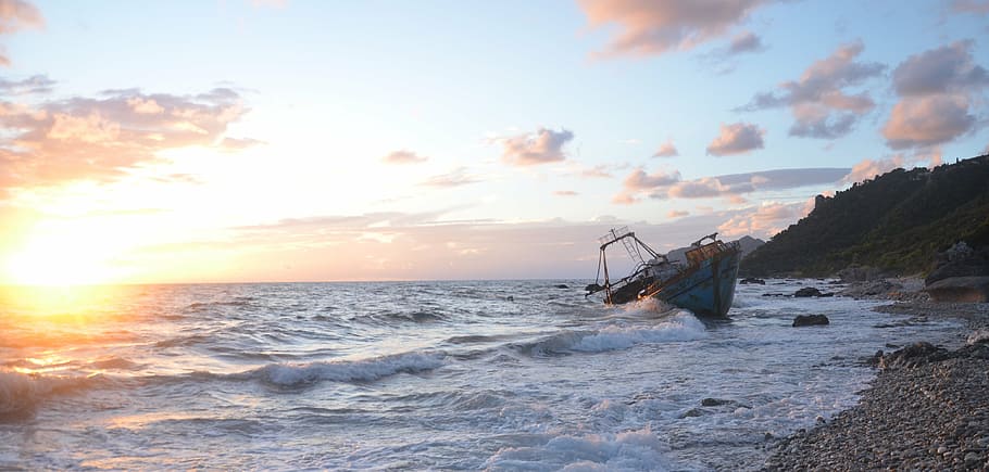 gray, boat, body, water, wreck, ship, shipwreck, old, rusty, coast