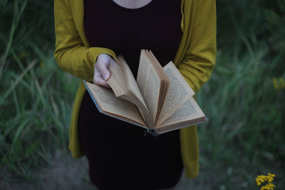 libro, página, hoja, el texto de la literatura, niña, mujer, vestido, chaqueta, amarillo, naturaleza