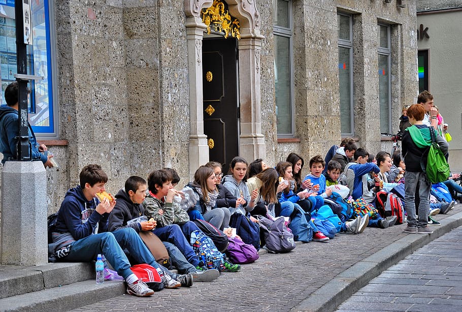 children, school, learn, street, school bus, snack, architecture, crowd, real people, large group of people