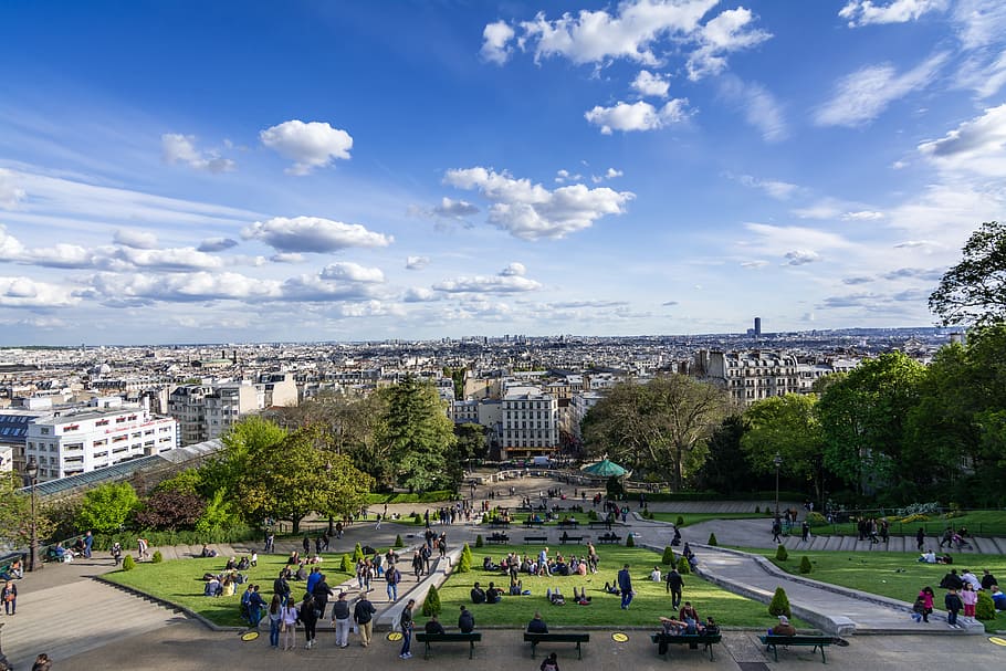 Gente, parque, nublado, día, París, Montmarte, Basílica del Sagrado Corazón, Francia, Europa, Montmartre