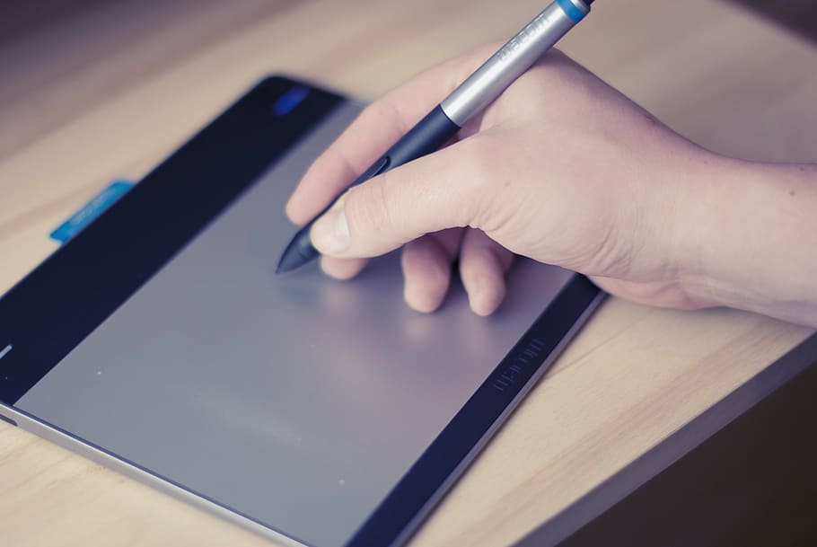 person, holding, graphics pen, stylus, pen, point, black, grey, wacom, tablet