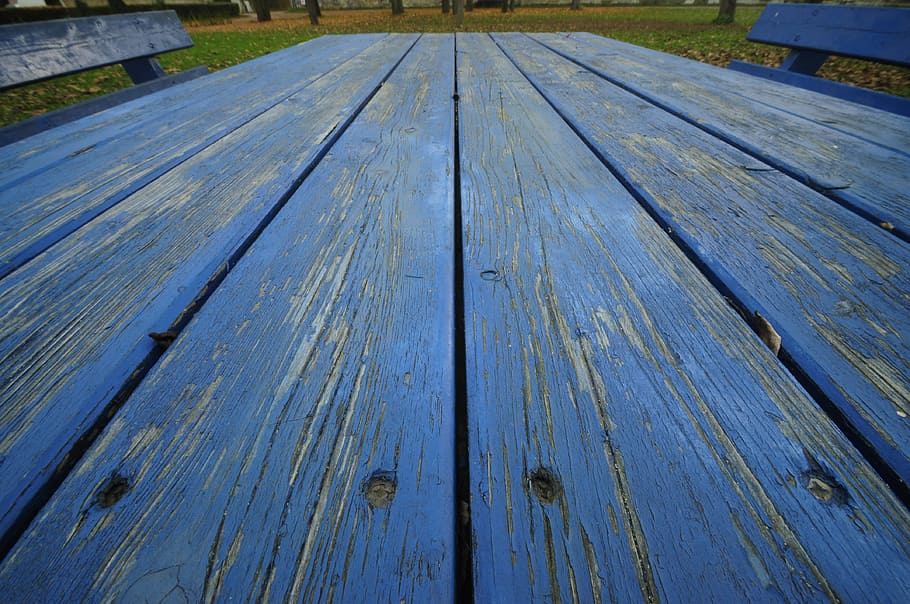 primer plano, foto, azul, madera, banco, mesa, antiguo, agrietado, jardín, banco de jardín