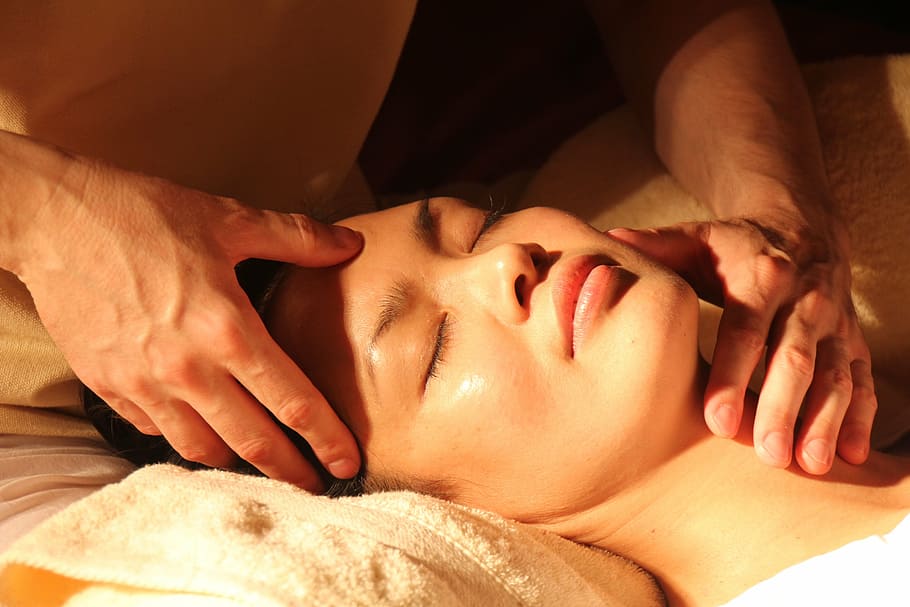 massagem terapêutica, massagem, bem-estar, japonês, acupuntura, pontos de pressão, medicina tradicional chinesa, rosto, mãos, massagem tigela de canto