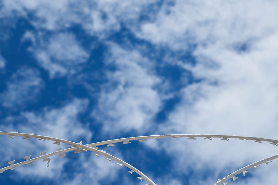 wire, blue, abstract, color image, razor, background, backgrounds, sky, nobody, prison