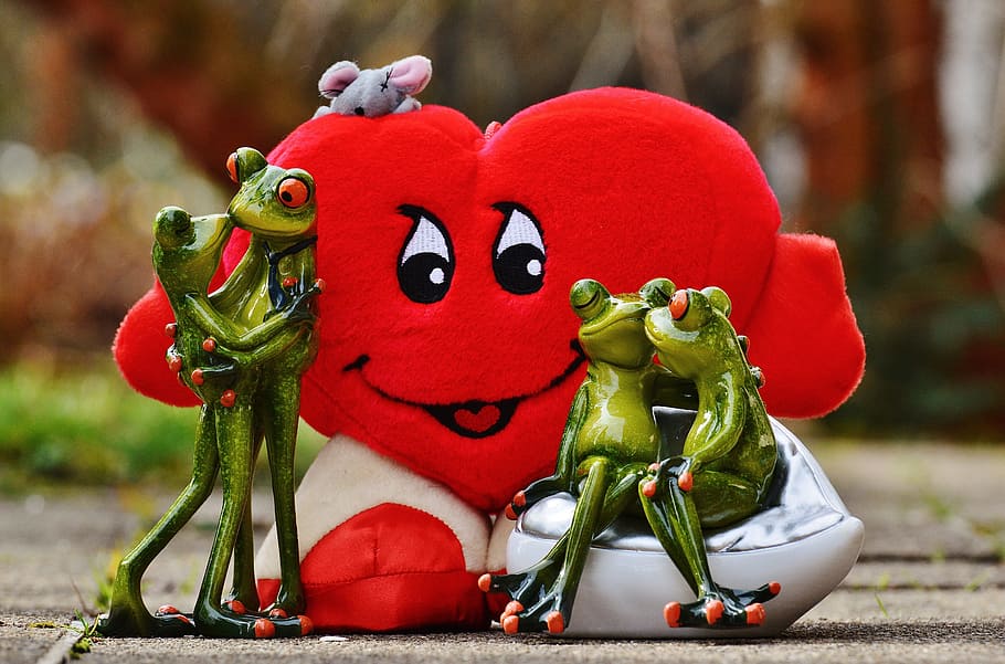 four, green, frog figurines, love, pair, kiss, flirt, together, cute, friendship
