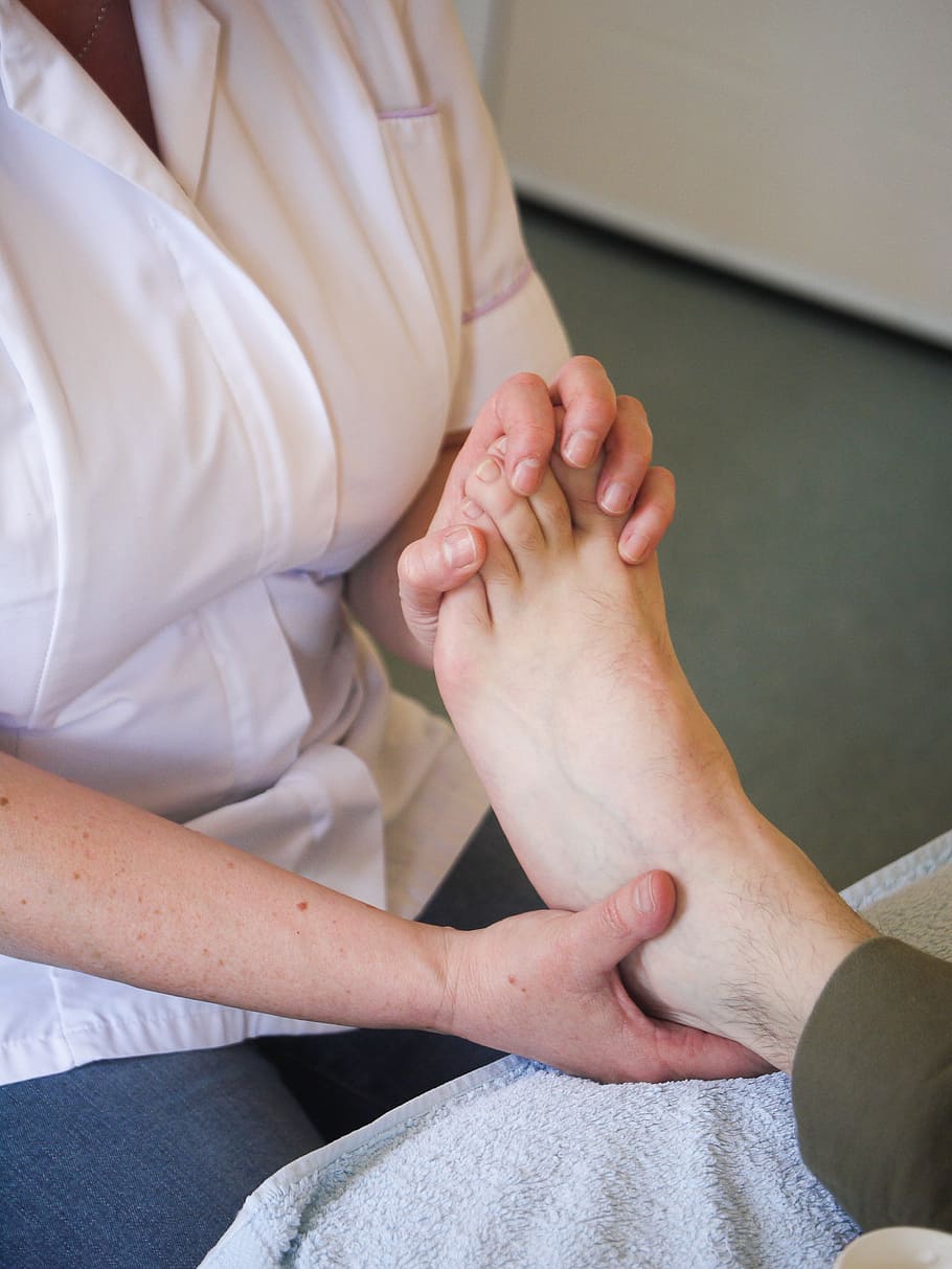 reflexology, feet, foot, therapy, health, healing, treatment, human body part, two people, real people