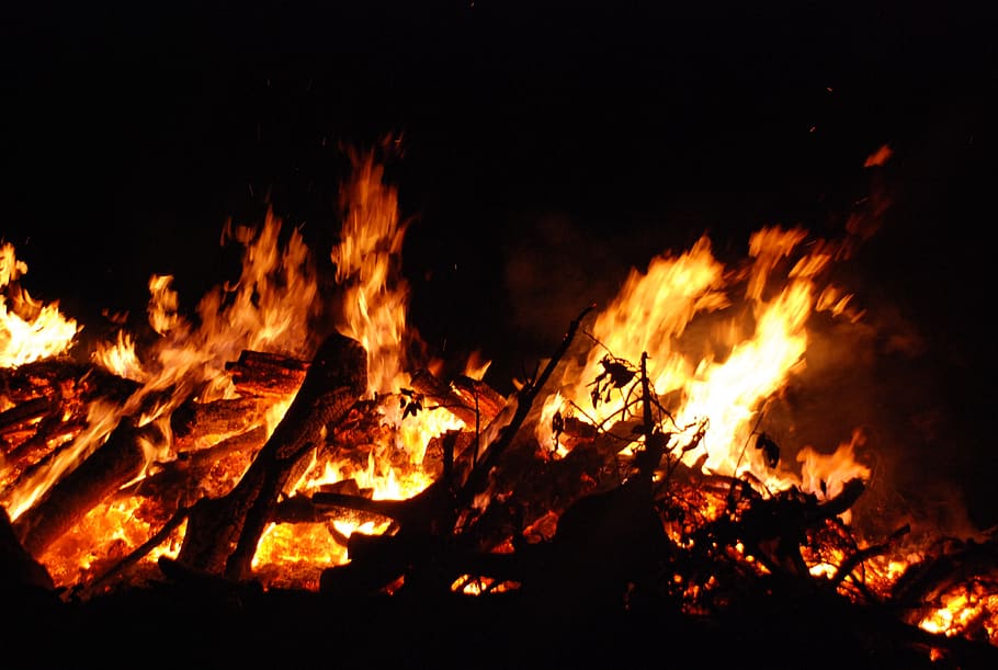 fogo, san juan, meigas, noite de san juans, queimar, inferno, faíscas, calor, chamas, troncos