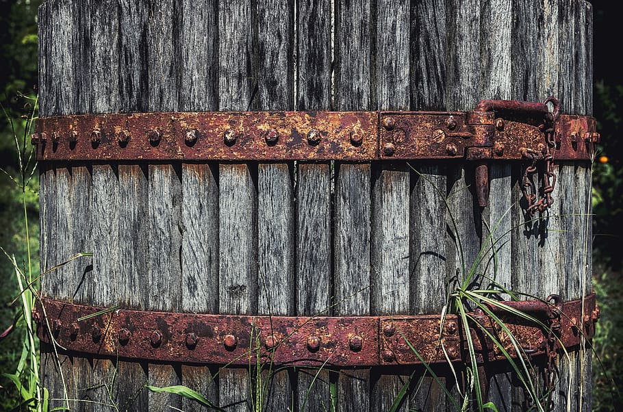board, chain, close-up, dirty, fence, grass, iron, knots, lock, metal