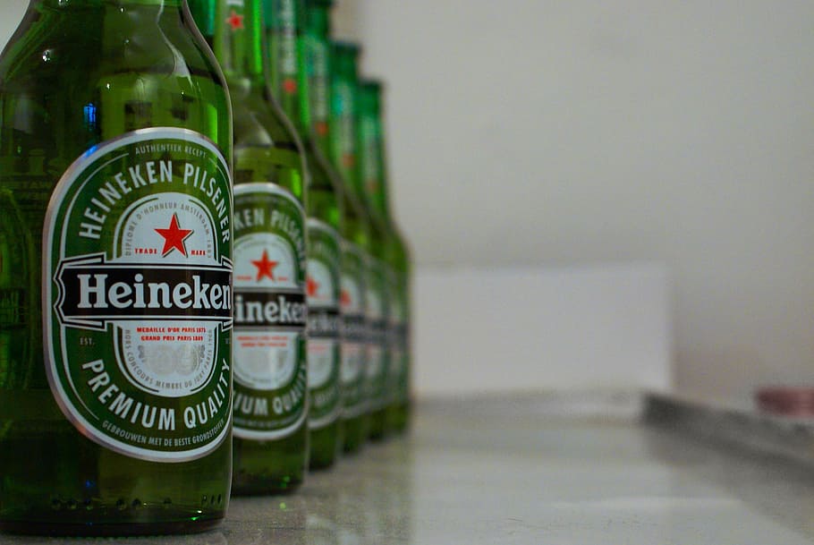 lote de garrafas heineken, cerveja, heineken, verde, bebida, bebendo, macio, fresco, legal, frio