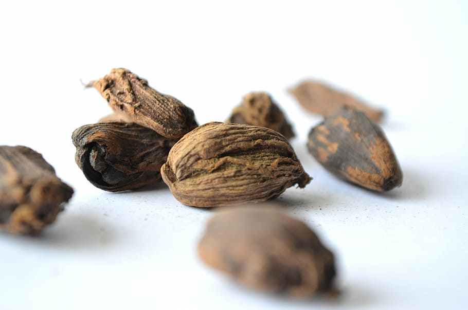 brown nuts, nutmeg, spice, seeds, nuts, food, ingredient, aromatic, seasoning, spicy
