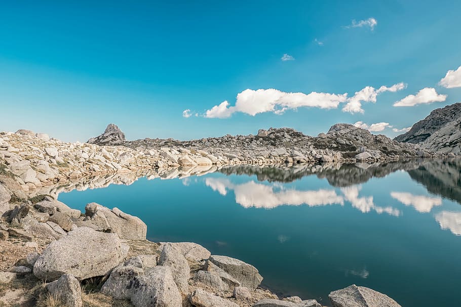 rocks, body, water, daytime, lake, blue, reflection, outdoor, nature, mountain