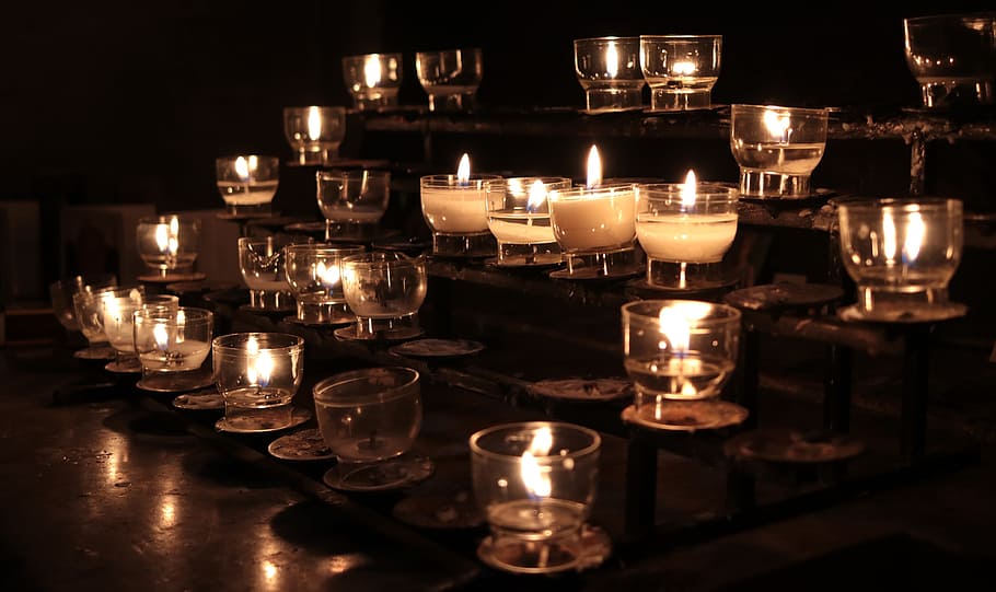 유리 촛대 많은, 양초, 교회에, 빛, 등, 기도, 티 라이트, 촛불, 종교, 타고있는
