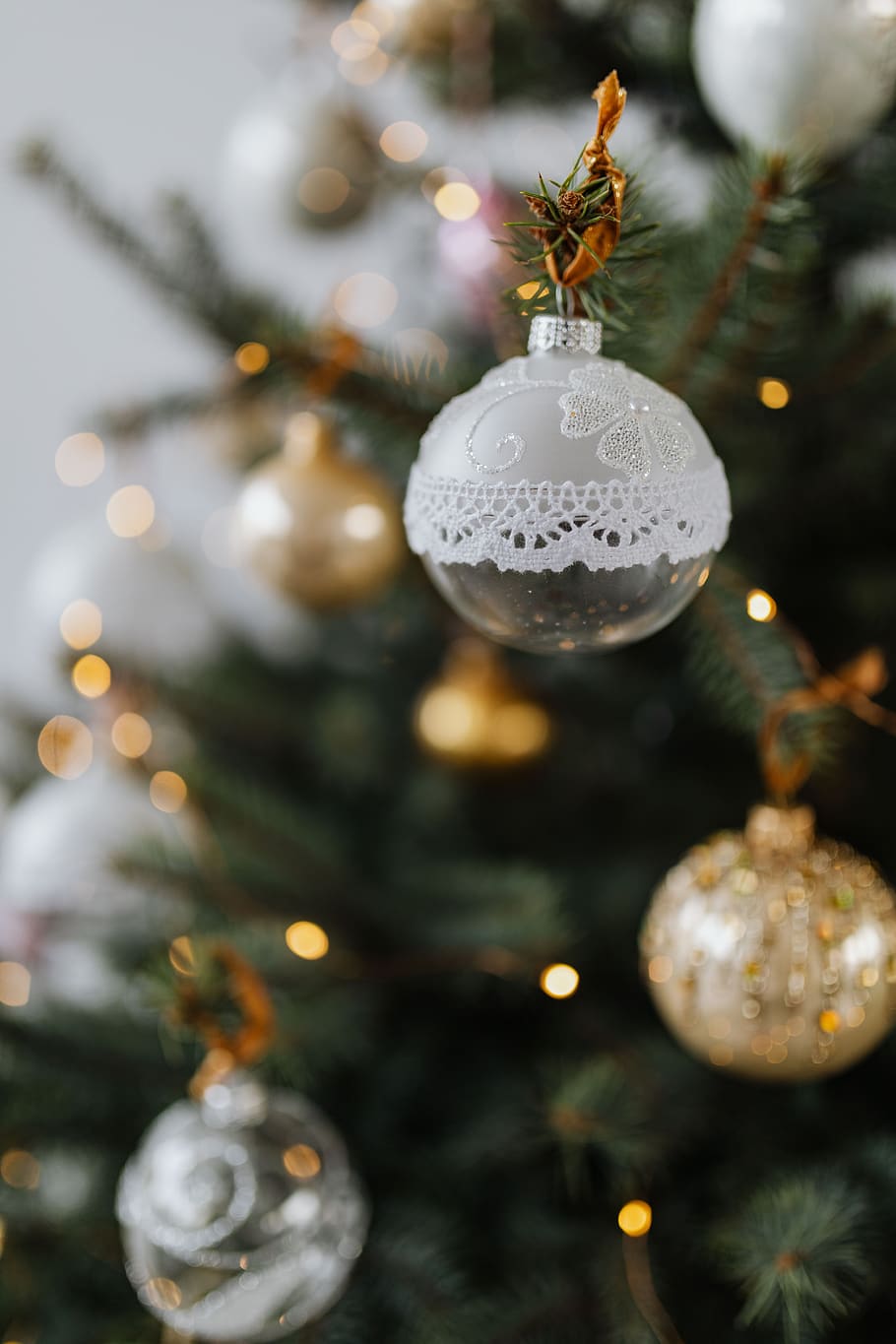 adornos, bolas de navidad, navidad, decoración navideña, árbol de navidad, árbol de navidad borroso, decoraciones, feriado, celebración, adorno navideño