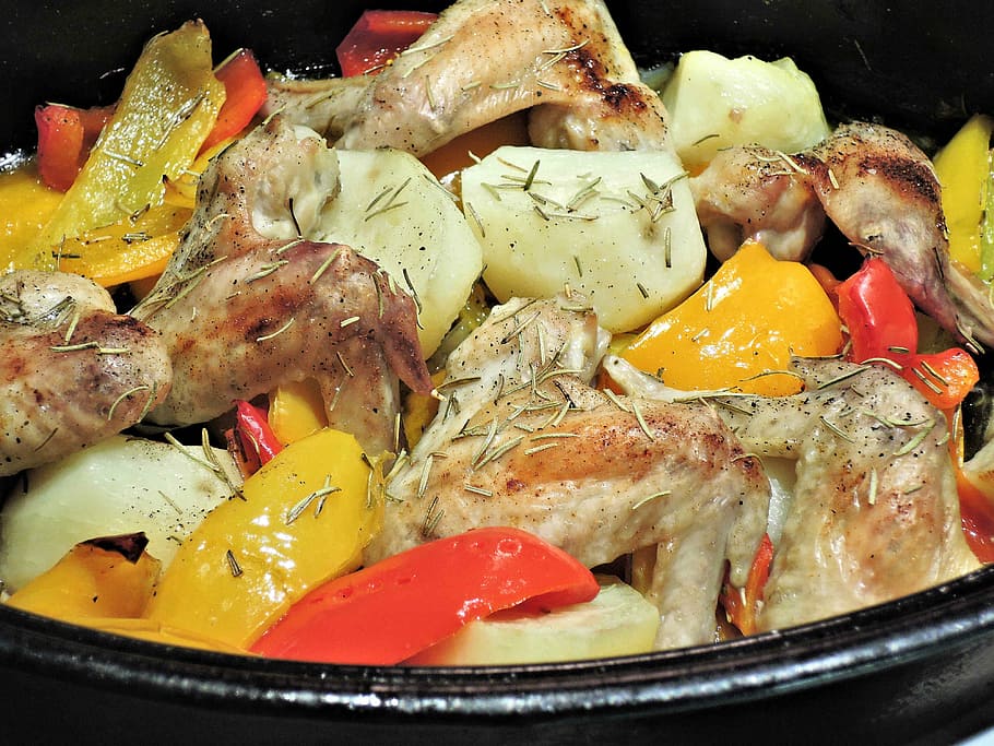 roasted pepper stew, chicken wings, potatoes, rosemary, garlic, oil, food, meal, dish, dinner
