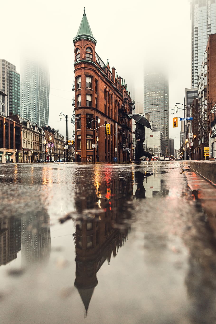 água, chuva, gota de chuva, estrada, molhado, reflexão, pedestre, semáforo, rua, urbano
