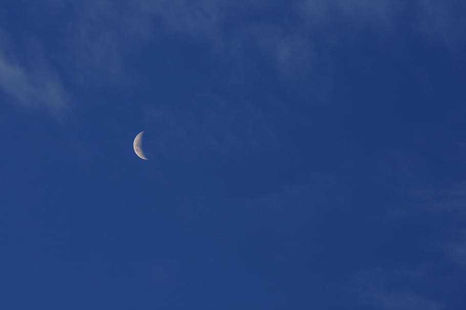 Luna creciente, delgada, luna, media luna, astilla, cielo, azul, pintoresco, escena tranquila, espacio
