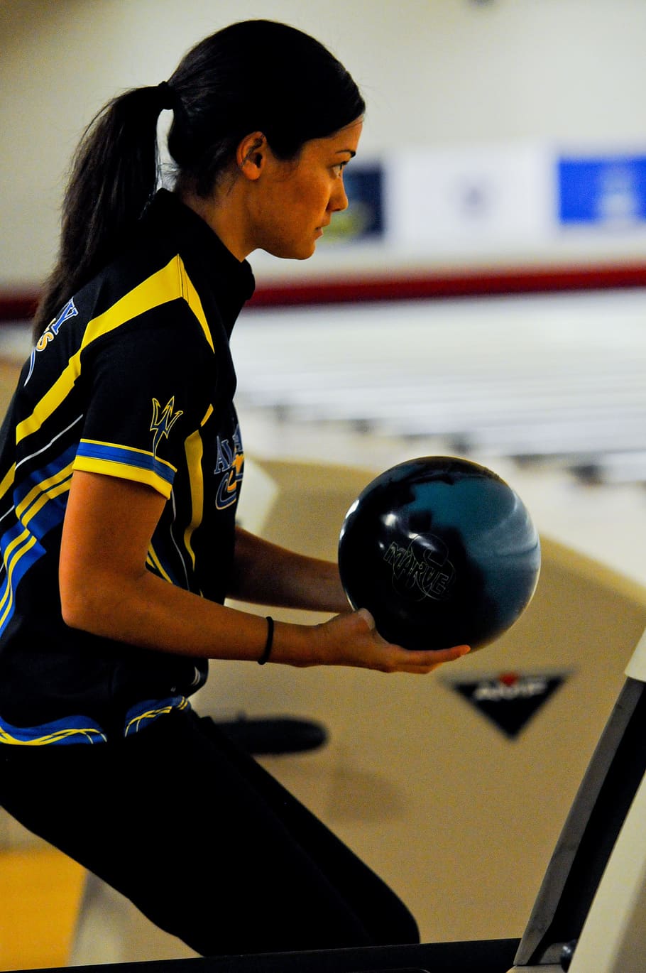 bowling, bowler, pins, ball, alley, sport, fun, competition, lane, leisure