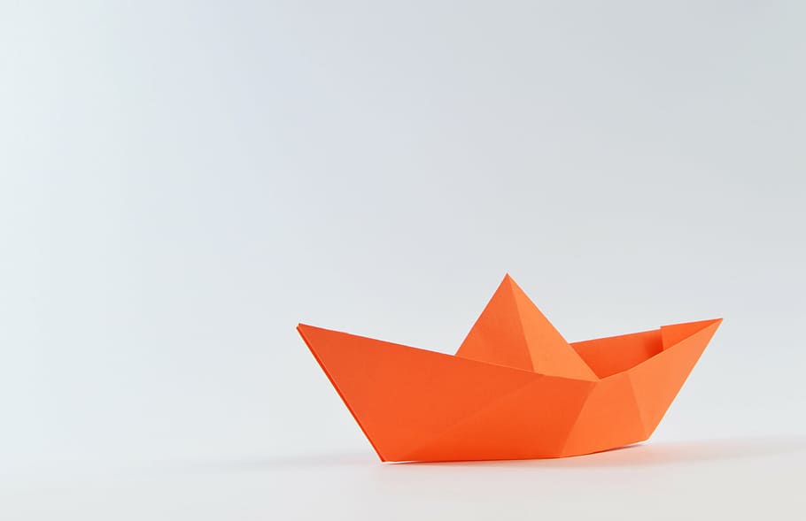 オレンジボート折り紙, ボート, 紙, おもちゃ, オレンジ, 白, 遊び, ミニチュア, 紙の船, 単一のオブジェクト