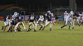 high-school-football-sports-football-team-royalty-free-thumbnail.jpg