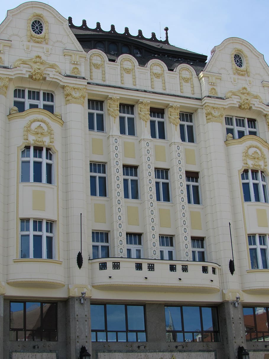 bratislava, eslováquia, centro, exterior do edifício, arquitetura, janela, estrutura construída, vista de ângulo baixo, edifício, ninguém