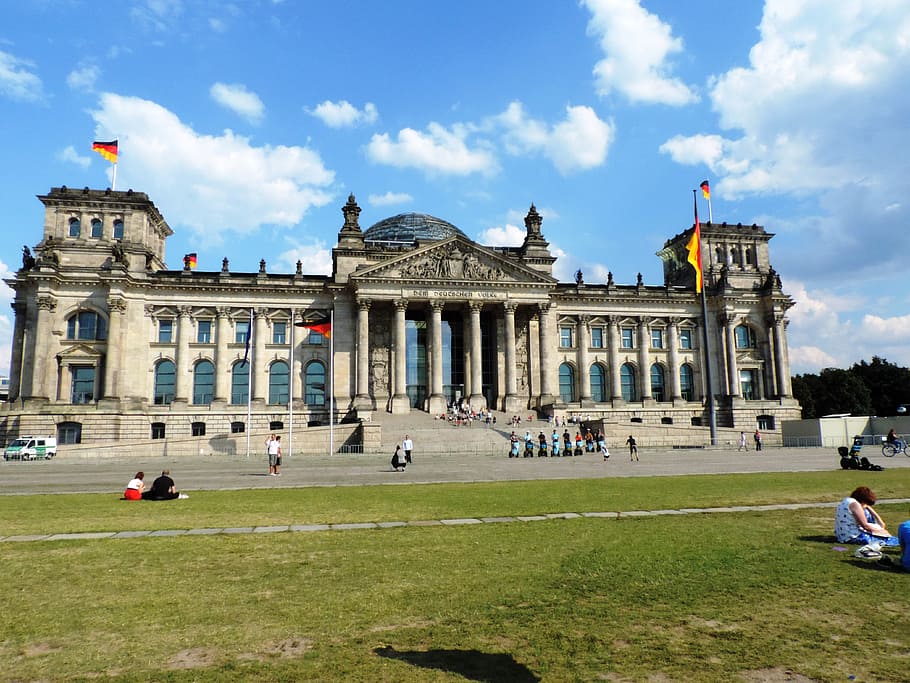 Reichstag, sede, Bundestag, Berlim, agosto de 2015, casa cinza e azul, exterior do edifício, arquitetura, estrutura construída, grupo de pessoas