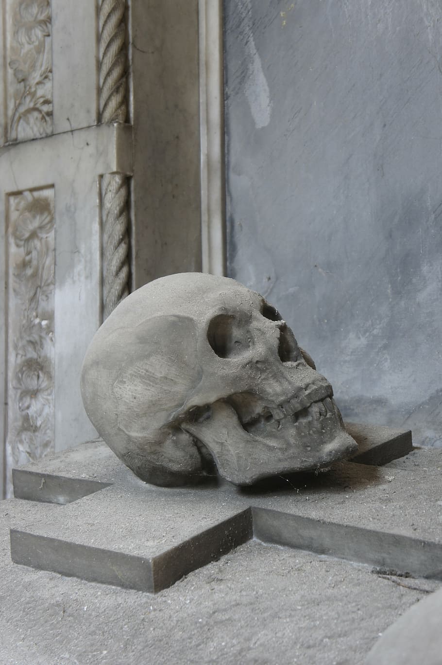 gray, human, skull, cross, sculpture, stone, cemetery, mortal, figure, statue