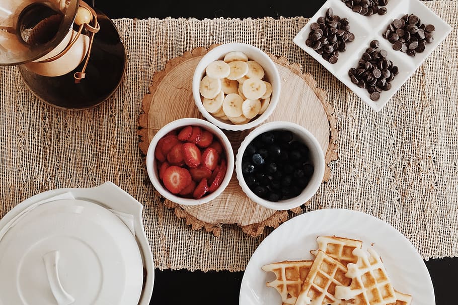 waffles e frutas, Waffles, frutas, comida / bebida, café da manhã, alimentos, waffle, madeira - Material, gourmet, lanche