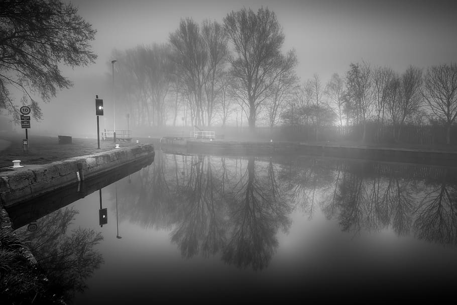 canal, reflexiones, niebla, castleford, yorkshire, blanco y negro, estado de ánimo, luz, espejo, hecho por el hombre