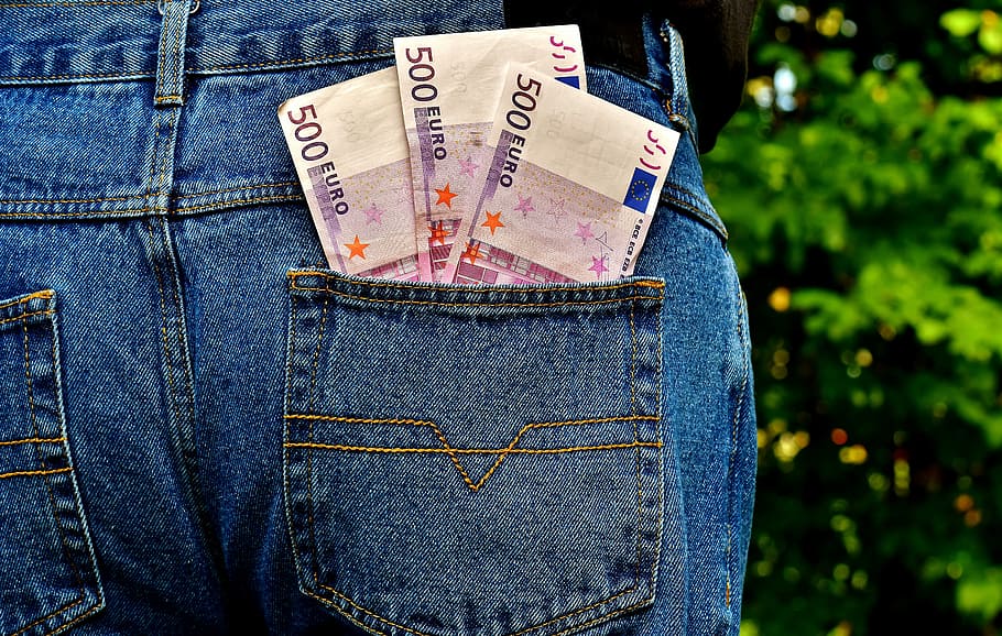 tres, billetes de 500 euros, persona, bolsa de pantalones, dinero, euro, jeans, bolsillo trasero, bolsillo, moneda