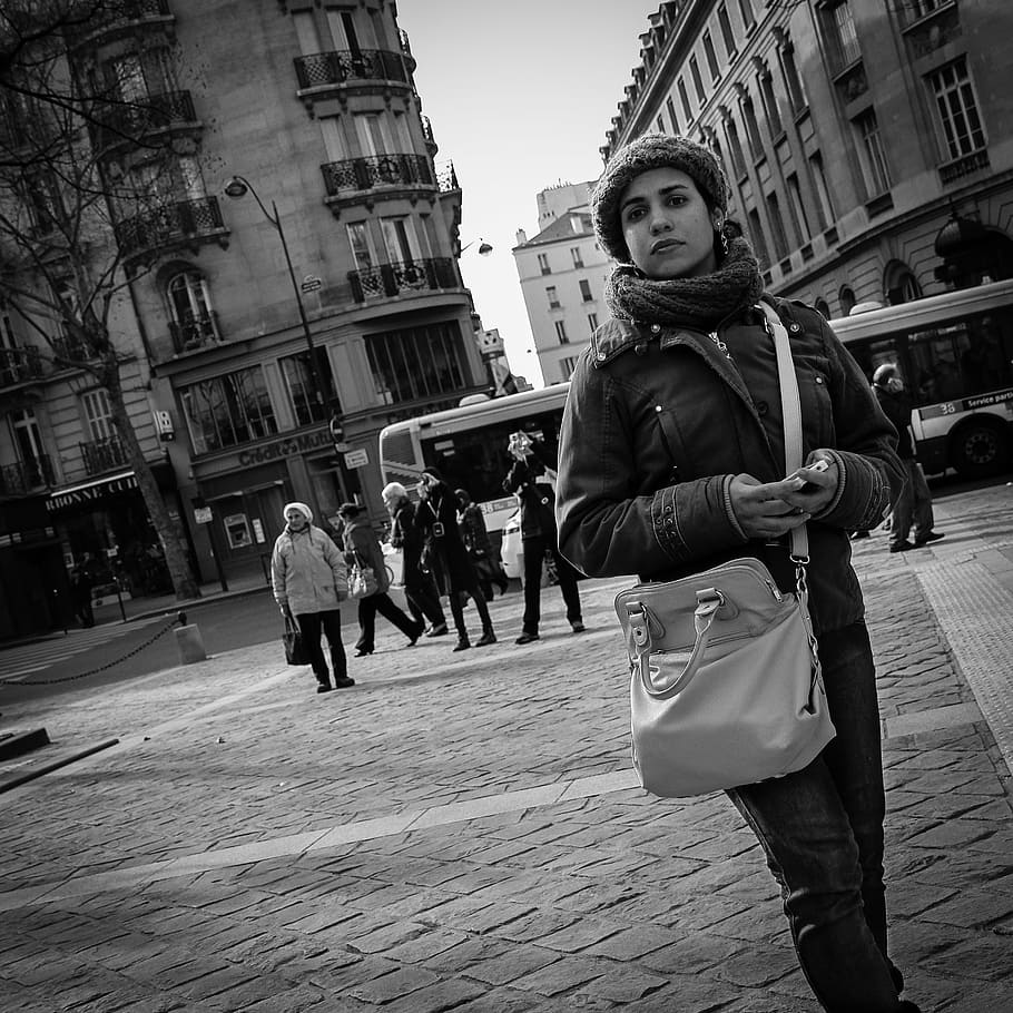 mujer, París, Sorbona, calle, ciudad, arquitectura, exterior del edificio, personas reales, estructura construida, estilos de vida