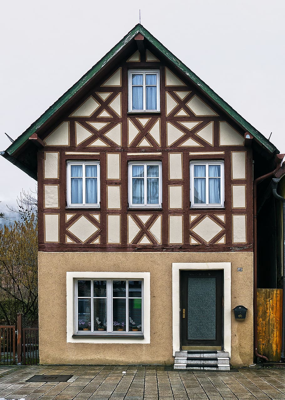 casa marrón, fachwerkhaus, fachada, renovado, casco antiguo, edificio, techo, ventana, braguero, piedra