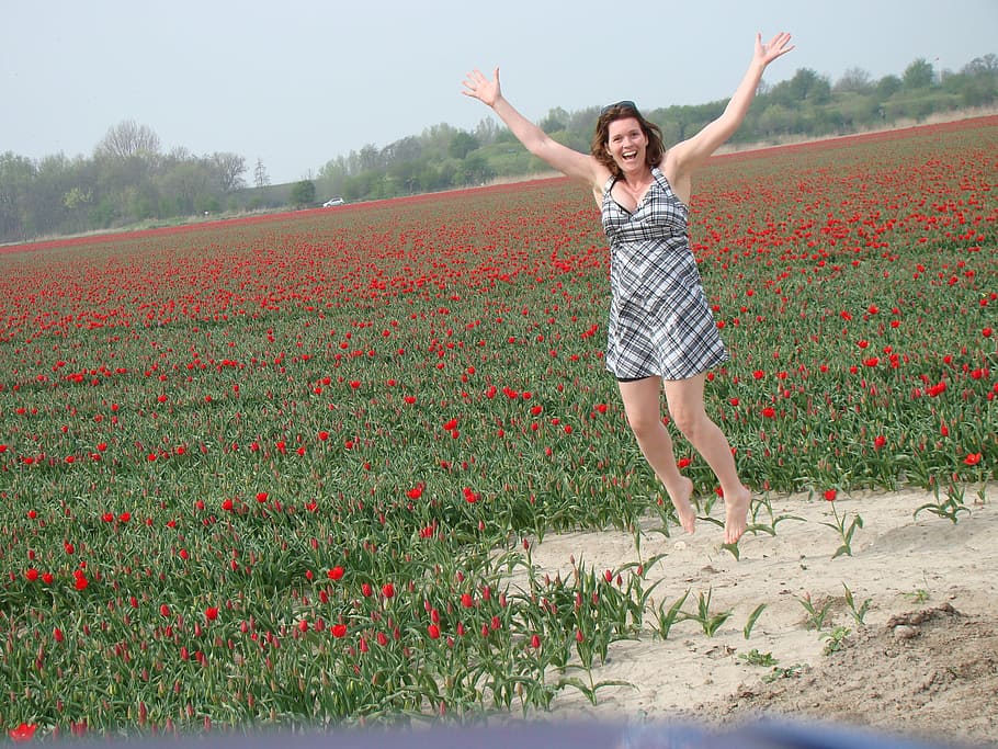 tulipán, flores, primavera, rojo, colorido, salto, brazo humano, extremidad, brazos levantados, parte del cuerpo humano