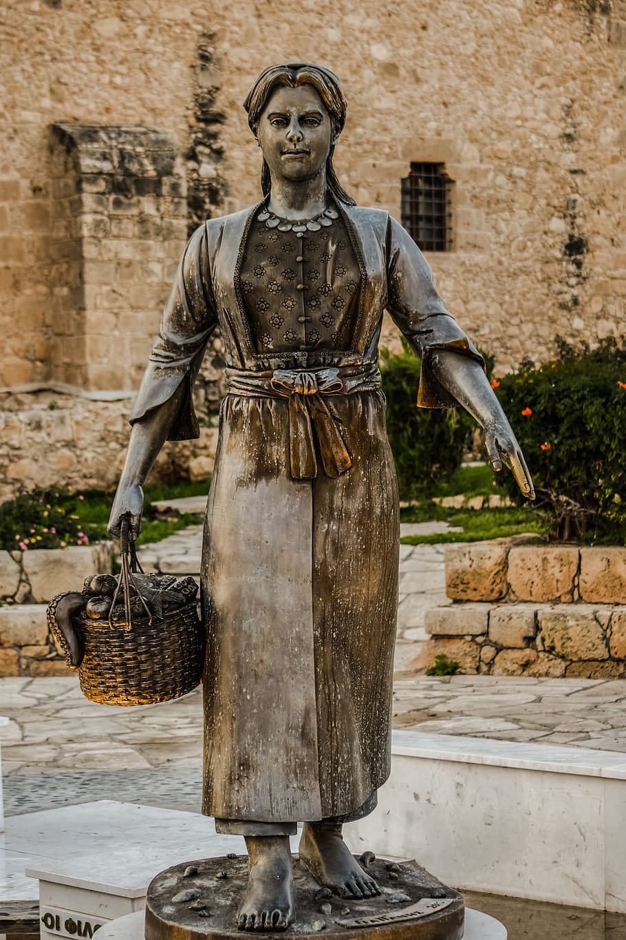 esposa del pescador, mujer, pulpo, canasta, chipriota, red, tradicional, vestuario, escultura, plaza