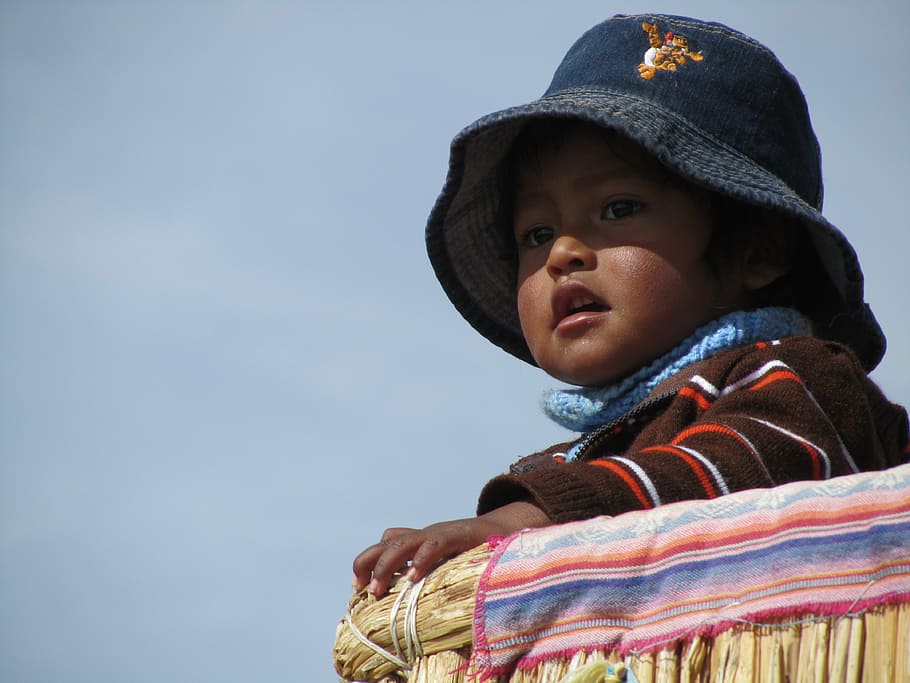 幼児, 身に着けている, 青, バケツの帽子, ペルー, 子供, 子供時代, 人々, 屋外, 空