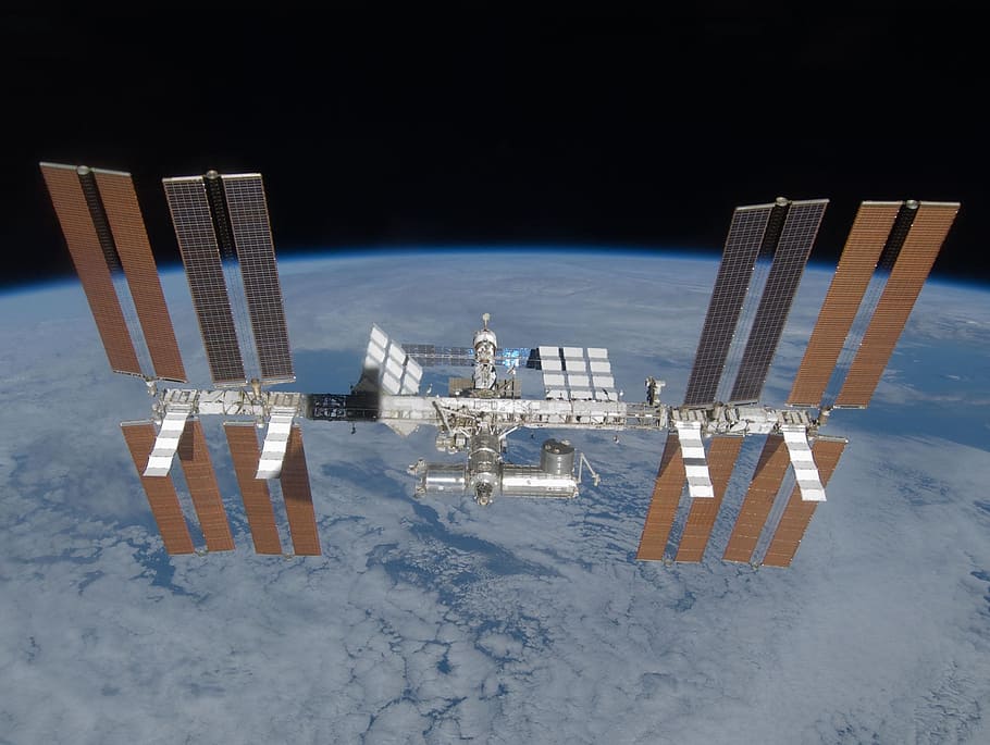 international space station, space station, space, nasa, space travel, solar cells, solar modules, science fiction, spaceship, snow