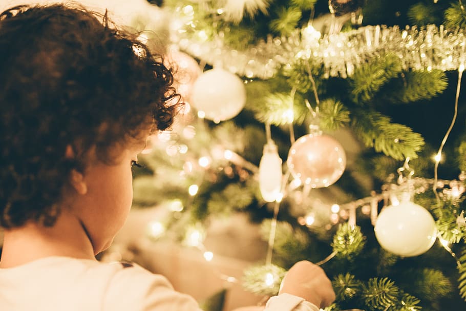 gente, niño, bebé, árbol de navidad, luces, pelota, decoración, navidad, una persona, decoración de navidad
