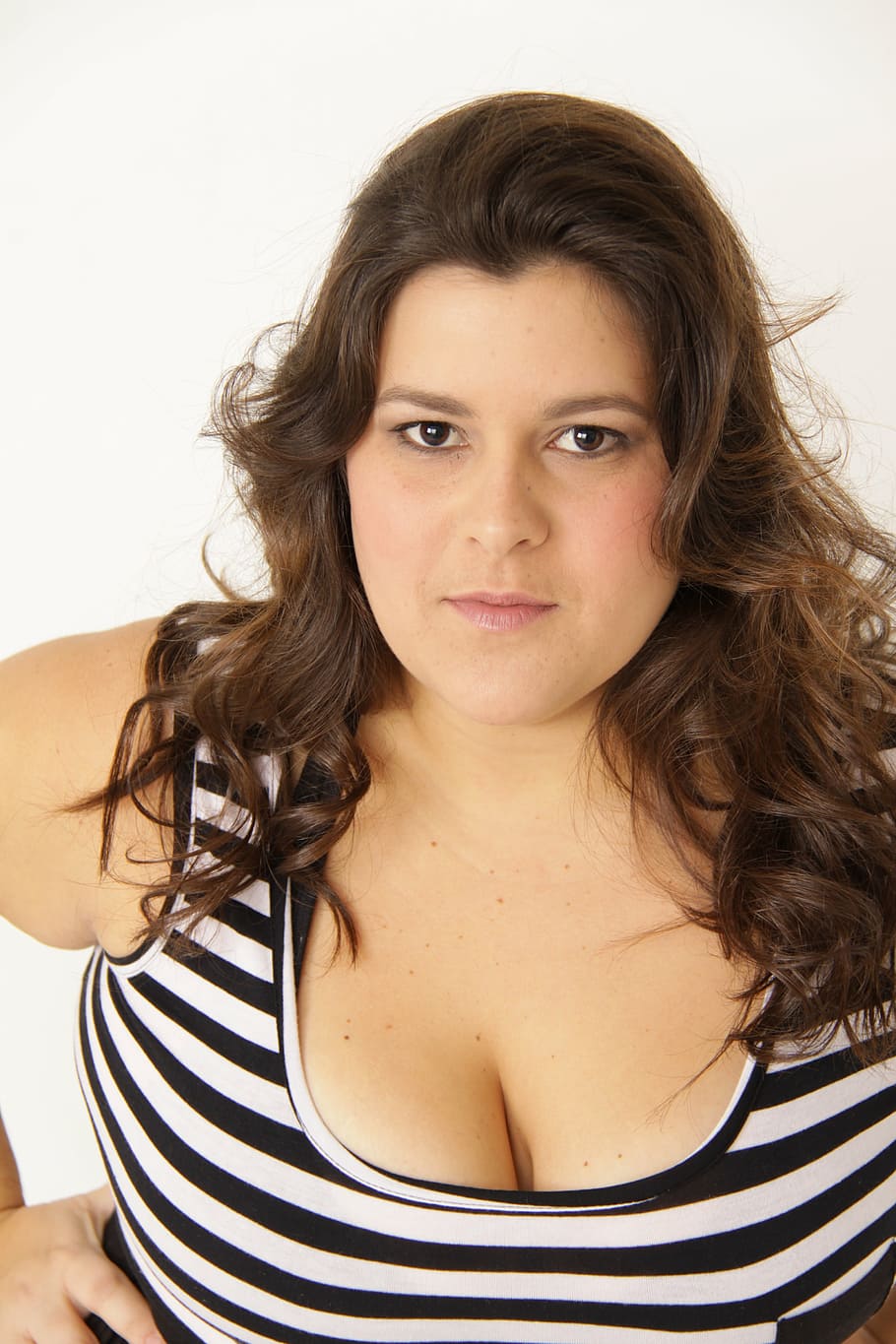woman, wearing, white, black, striped, tank, top, fat, plus size, portuguese