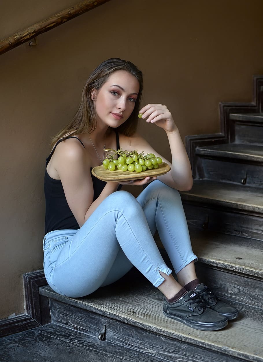 girl, grapes, beauty, stairs, the interior of the, sitting, eating, fruit, diet, raw