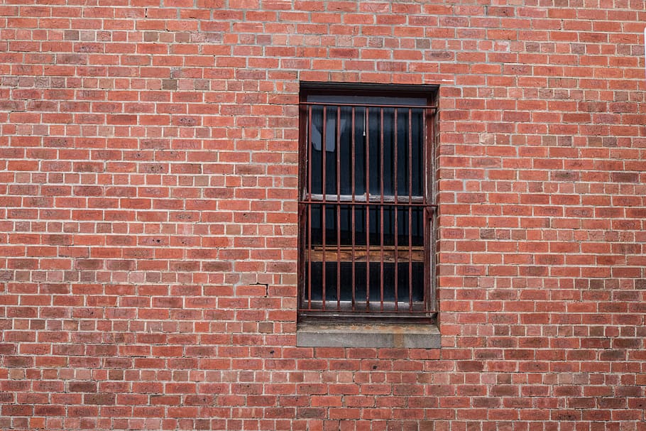 Pared, ventana, ladrillo, fondo, pared de ladrillo, barras, óxido, viejo, edificio, característica de construcción de pared