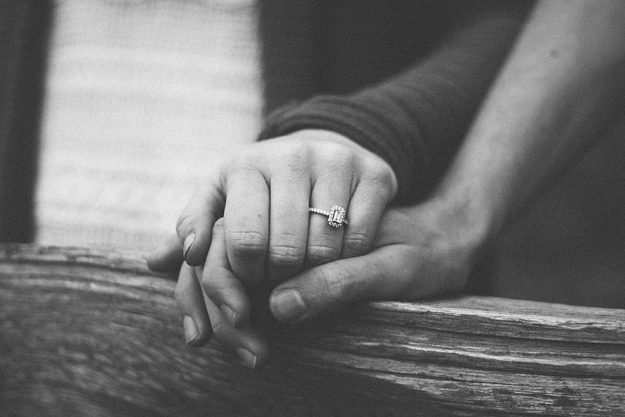 casal, amor, pessoas, homem, mulher, casamento, anel, de mãos dadas, preto e branco, monocromático