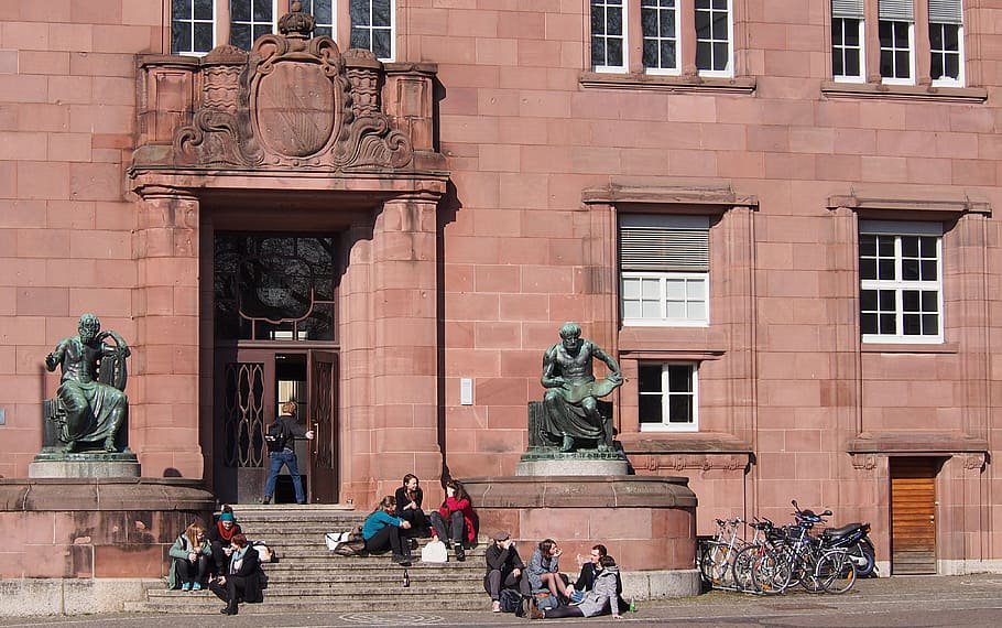 人, 座っている, コンクリート, 階段, 昼間, 大学, フライブルク, 学生, 研究, 学ぶ