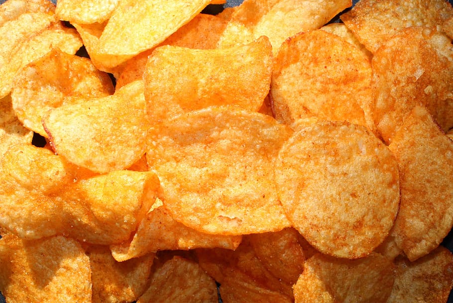 shallow, focus, potato chips, chips, unhealthy, thick, eat, snack, crispy, hearty