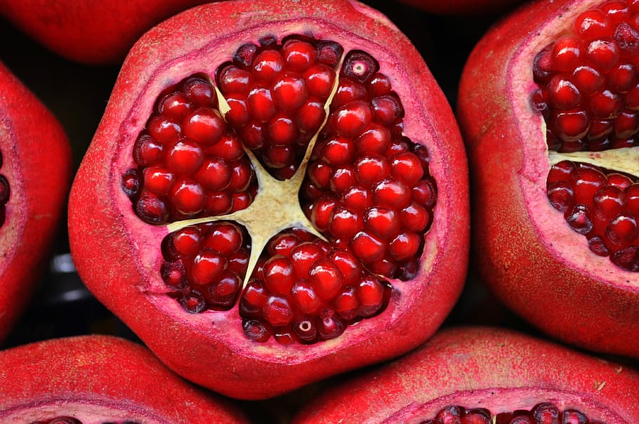 romã vermelha, romã, fruta, frutas exóticas, frutas cortadas, a fruta vermelha, granada, natureza, comida e bebida, vermelho