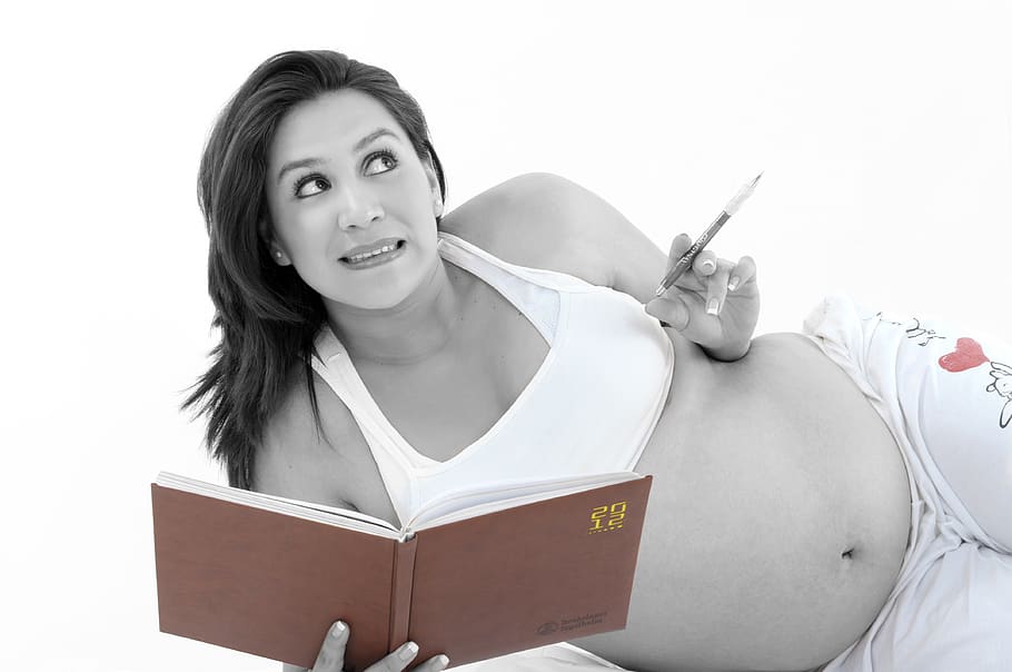 embarazada, mamá, mujeres, maternal, libro, una persona, adulto joven, publicación, educación, actividad