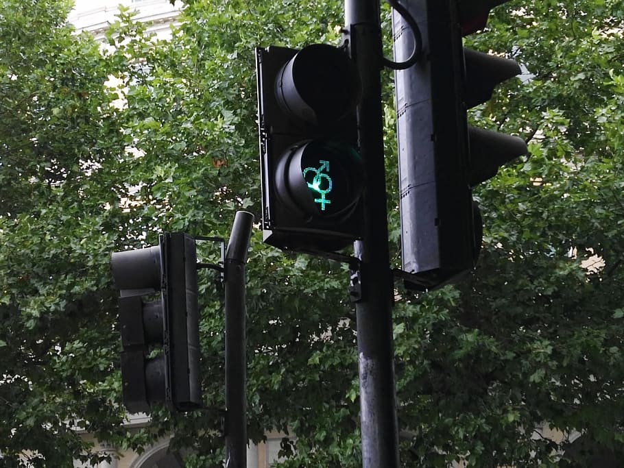 london-signalling-pedestrians-england.jpg